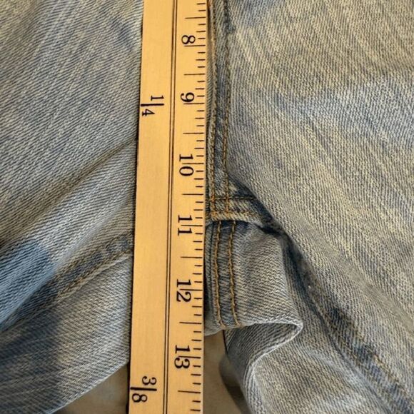 C Est. 1946 Stretch Denim Mid Rise Capris Light Wash Raw Hem Distressed Size 14 - Picture 10 of 13